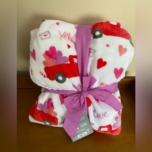 NWT Valentines Soft & Luxurious
Generously Sized 60" x 70" throw blanket